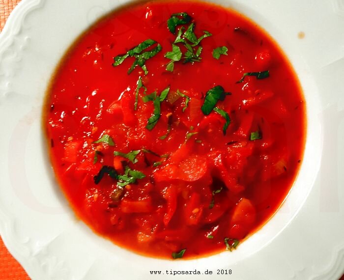 Paprika und Tomaten mit pikantem Pepp